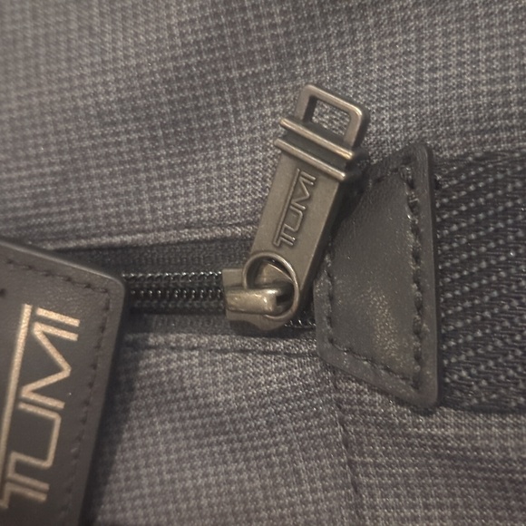 TUMI Morado Sling Crossbody Day Bag in gray plaid with black trim - Like New - Picture 4 of 8